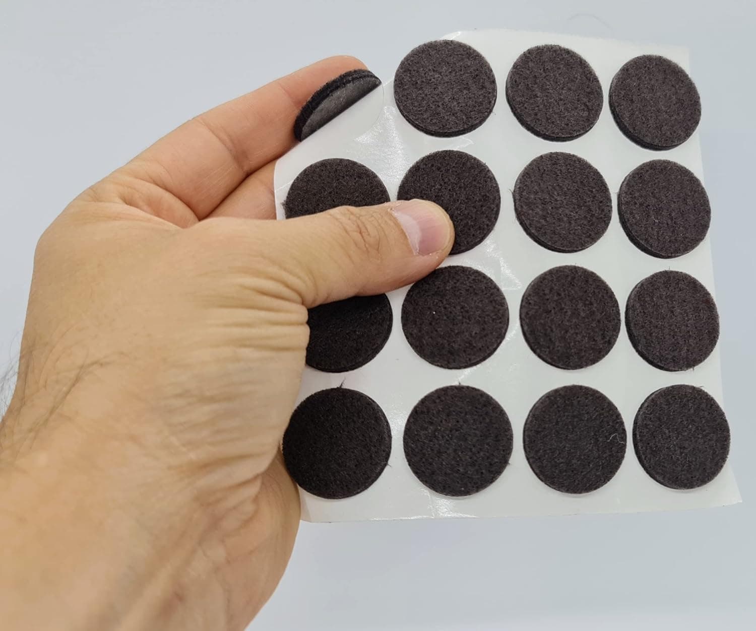 MAX HOGAR - Felt Furniture Pads - Large Pack Pieces - The Best Felt Floor Protectors - Protect Your Wood Floor & Laminate Flooring (Brown, Round 1" 352 PCS)