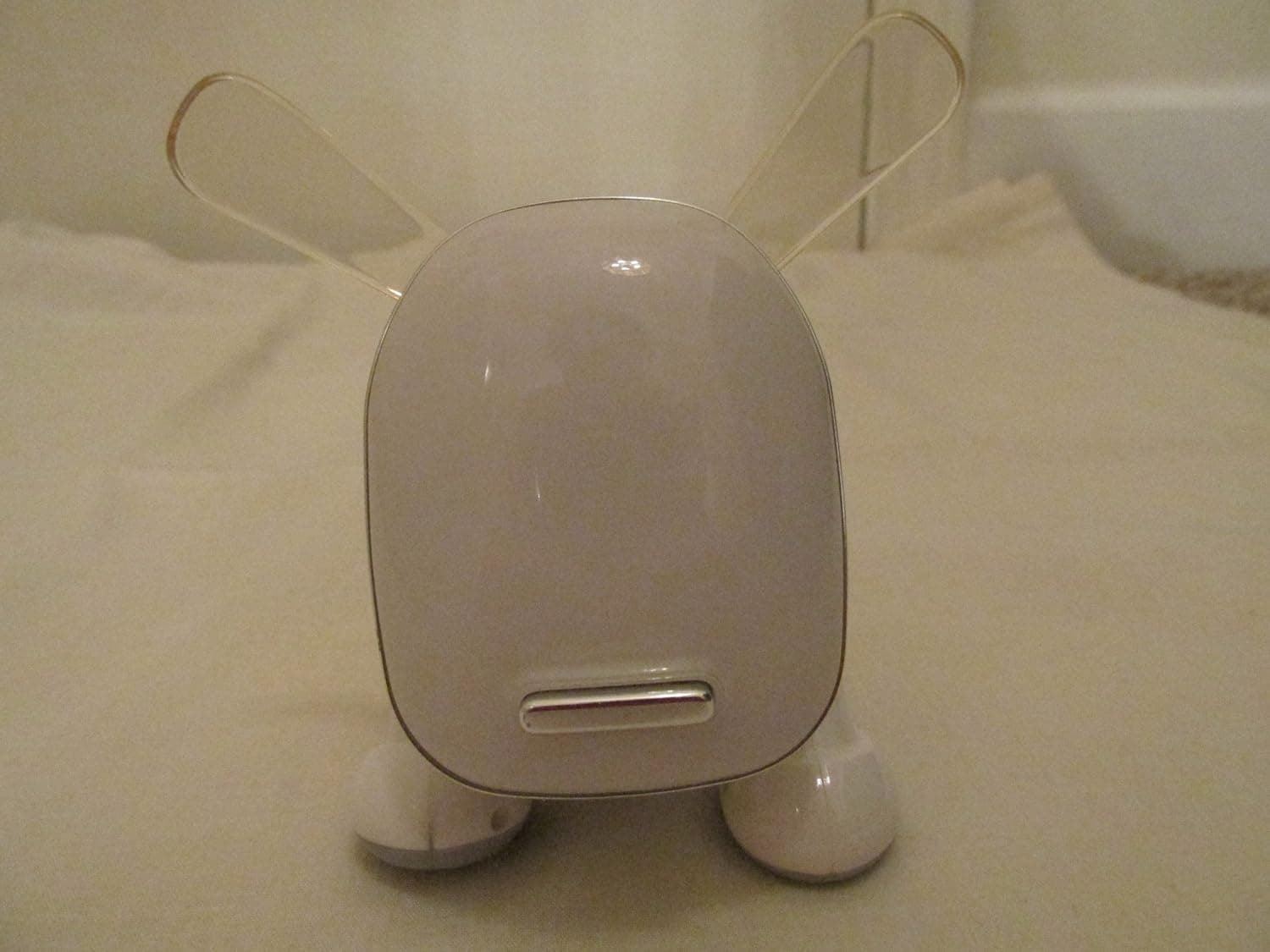 I-DOG * White * Mp3 Speaker with Personality * Play Music Thru I-dog * Dances
