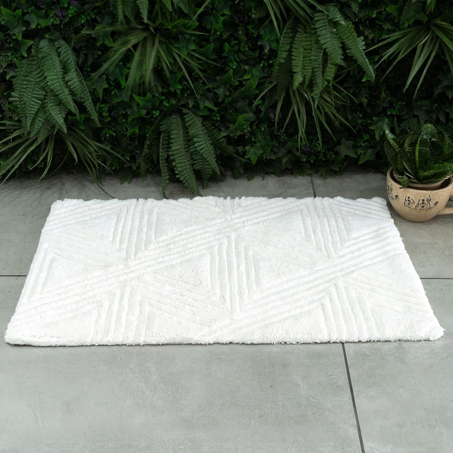 100% Organic Cotton Bathroom Rug Luxury Non-Slip Ultra Soft Water Absorbent Bath Mat Tufted Triangle Design Premium Bath Rug Carpet for Tub Shower Toilet Floors Door Mat (32" x 20",White)