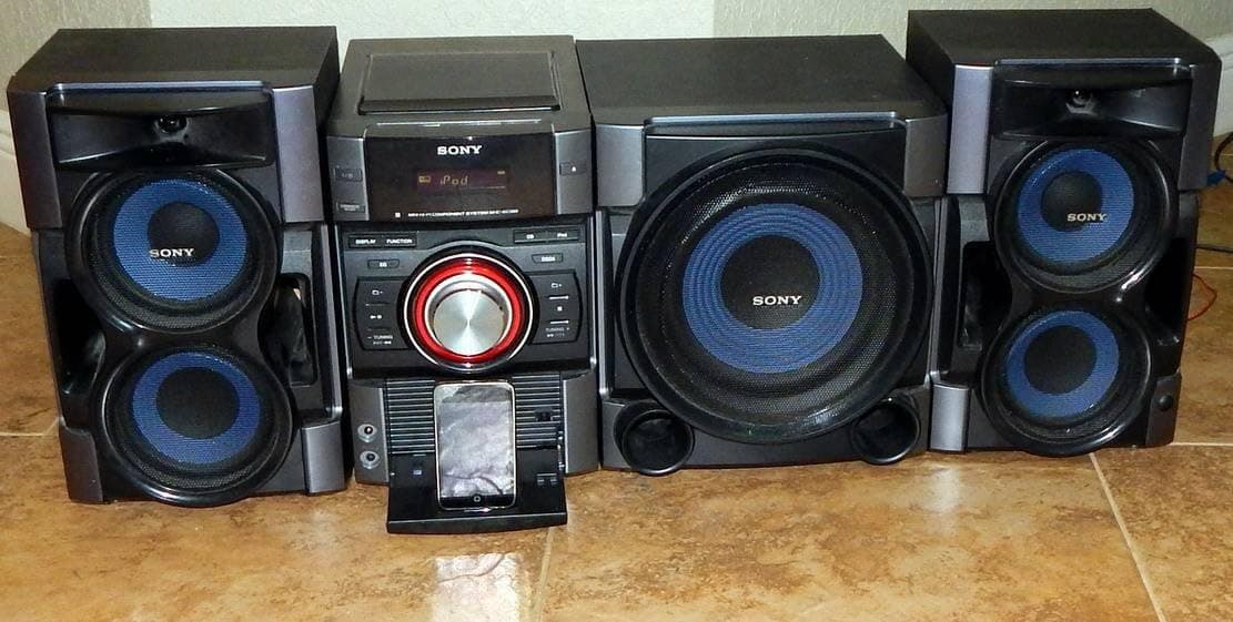 Sony MHC-EC99i Mini Hi-Fi Shelf System with Integrated iPod Dock 530W (Discontinued by Manufacturer)