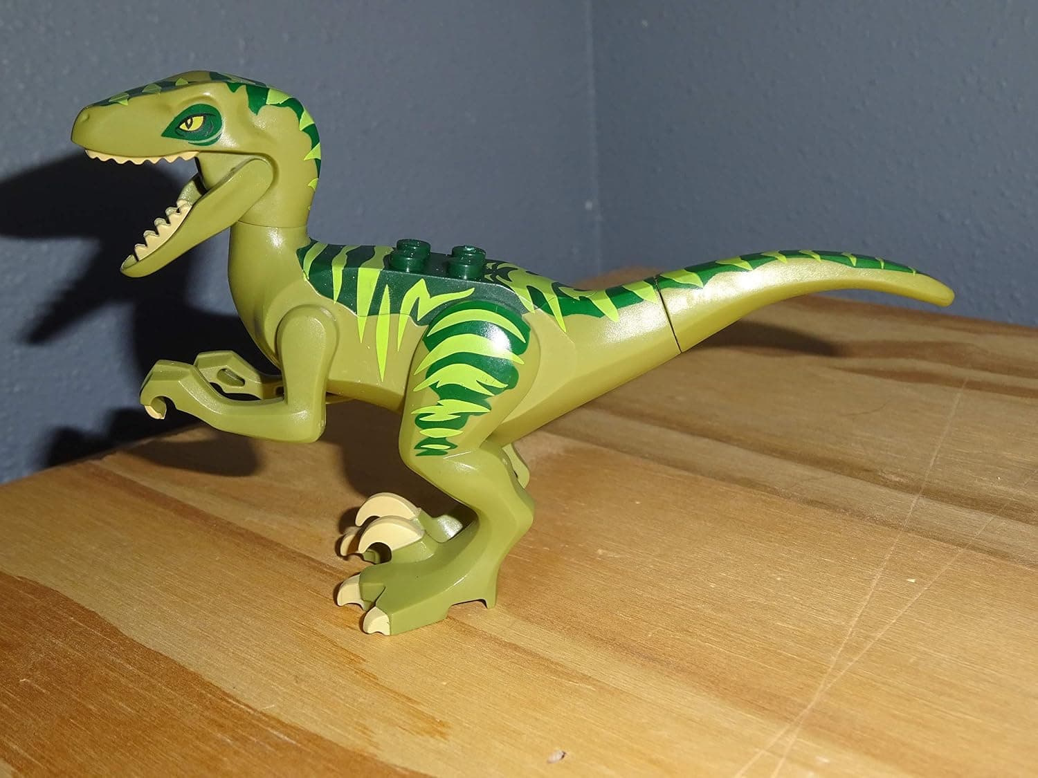 Lego Dinosaur, Raptor/Velociraptor with Dark Green Back, Lime Markings and Tan Claws