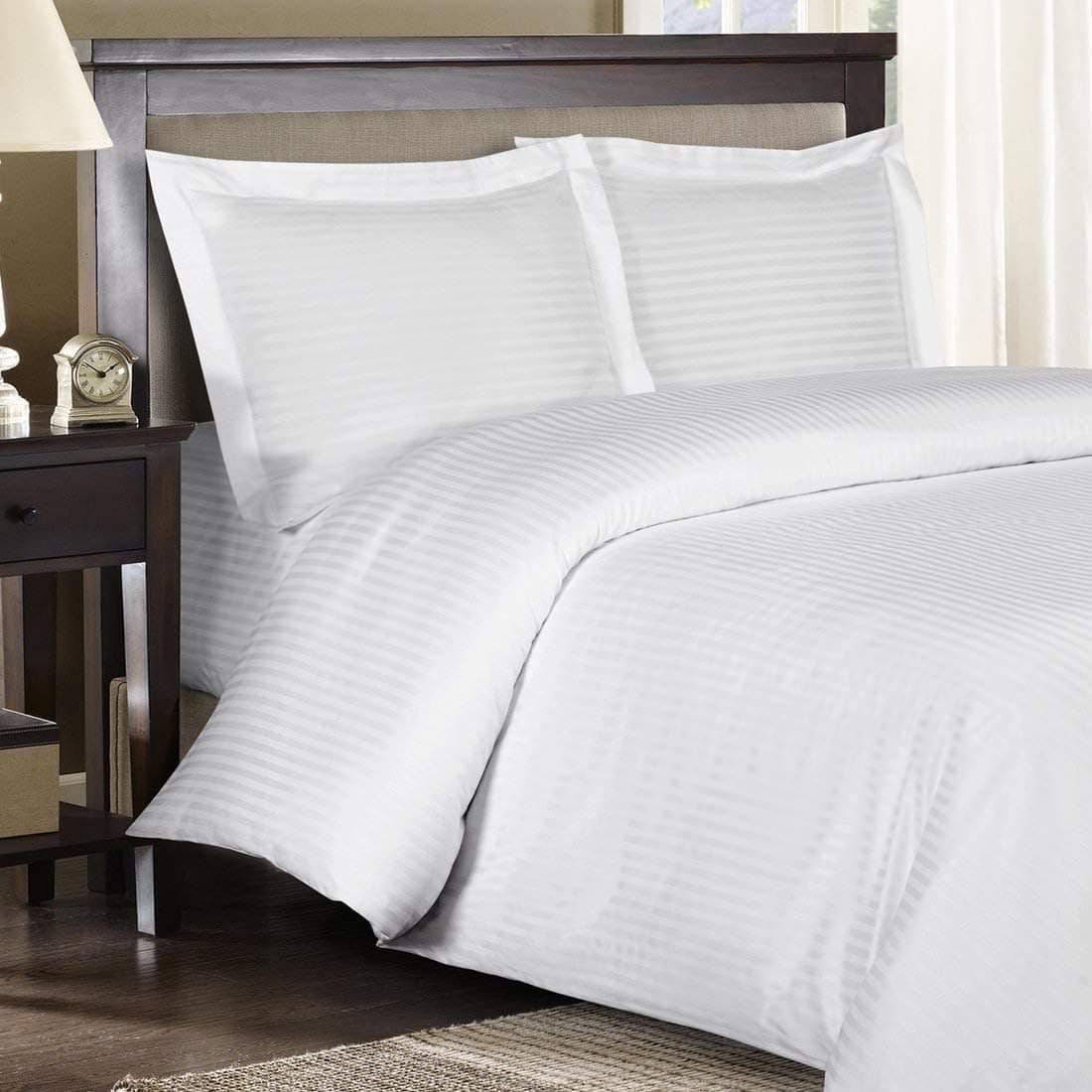 Comfort Bedding Collection Exclusive Hotel Quality 600 Thread Count Egyptian Cotton 3pc Duvet Cover Set Zipper Closer Oversized Super King Size (120" x 98") with Corner Ties (White Stripe)