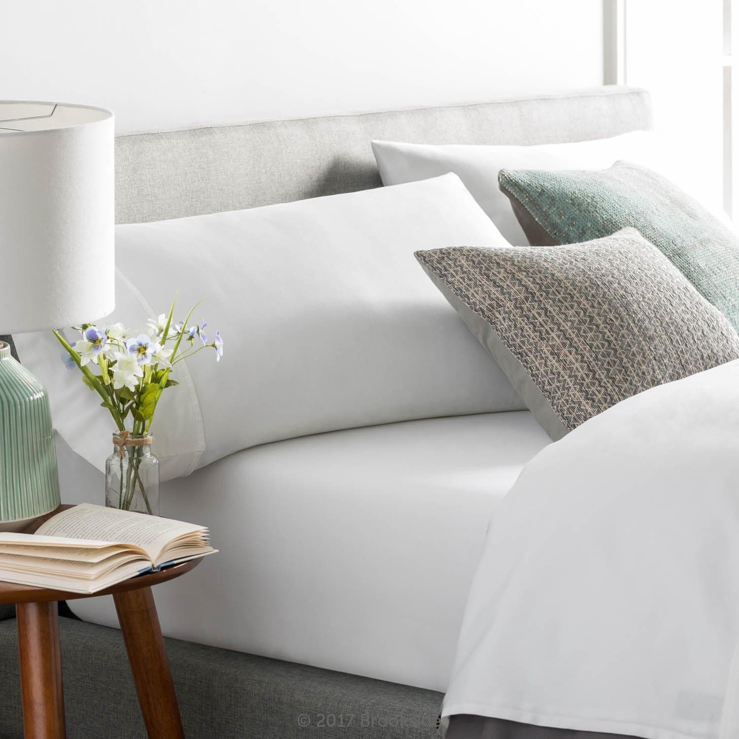 Brookside Blend Sheet Set-Wrinkle Resistant-Rich Cotton Look and Feel-Easy Care Fabric-Deep Pocket Design-Split King-White