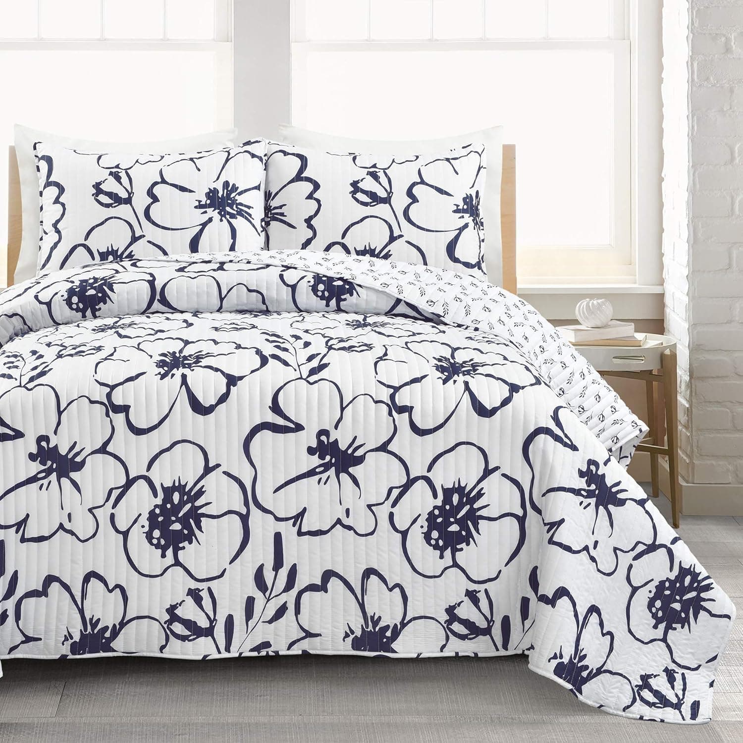 Lush Decor Scandinavian Floral 3 Piece Quilt Set, King, Navy & White