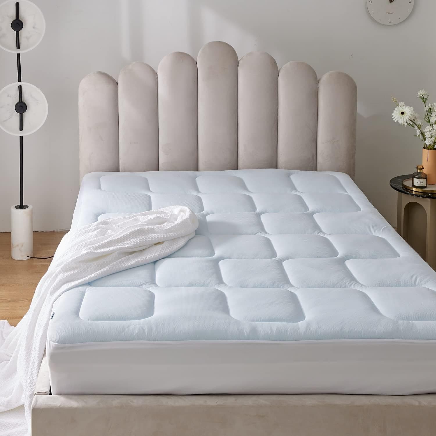 Bedsure Twin Size Mattress Pad Pillow Top Mattress Cover Bedding Quilted Fitted Mattress Pad Mattress Cover Stretches up to 18 Inches Deep - Machine Washable Cooling Mattress Topper (39 x 75 Inches)