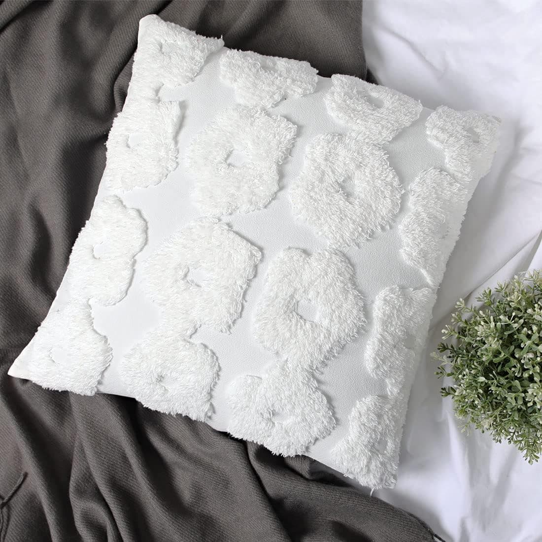YINFUNG Tufted Pillow Covers Cream White 18x18 Boho Textured Flower Cute Moroccan Floral Ivory Decorative Throw Pillow Cover Cushion Cover Set of 2