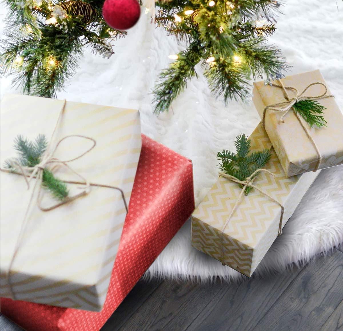 Christmas Tree Skirt - Xmas Tree Skirts White Snow Luxury Faux Fur - 30 inch Round for Under Tree Decorations ( 30 inches)