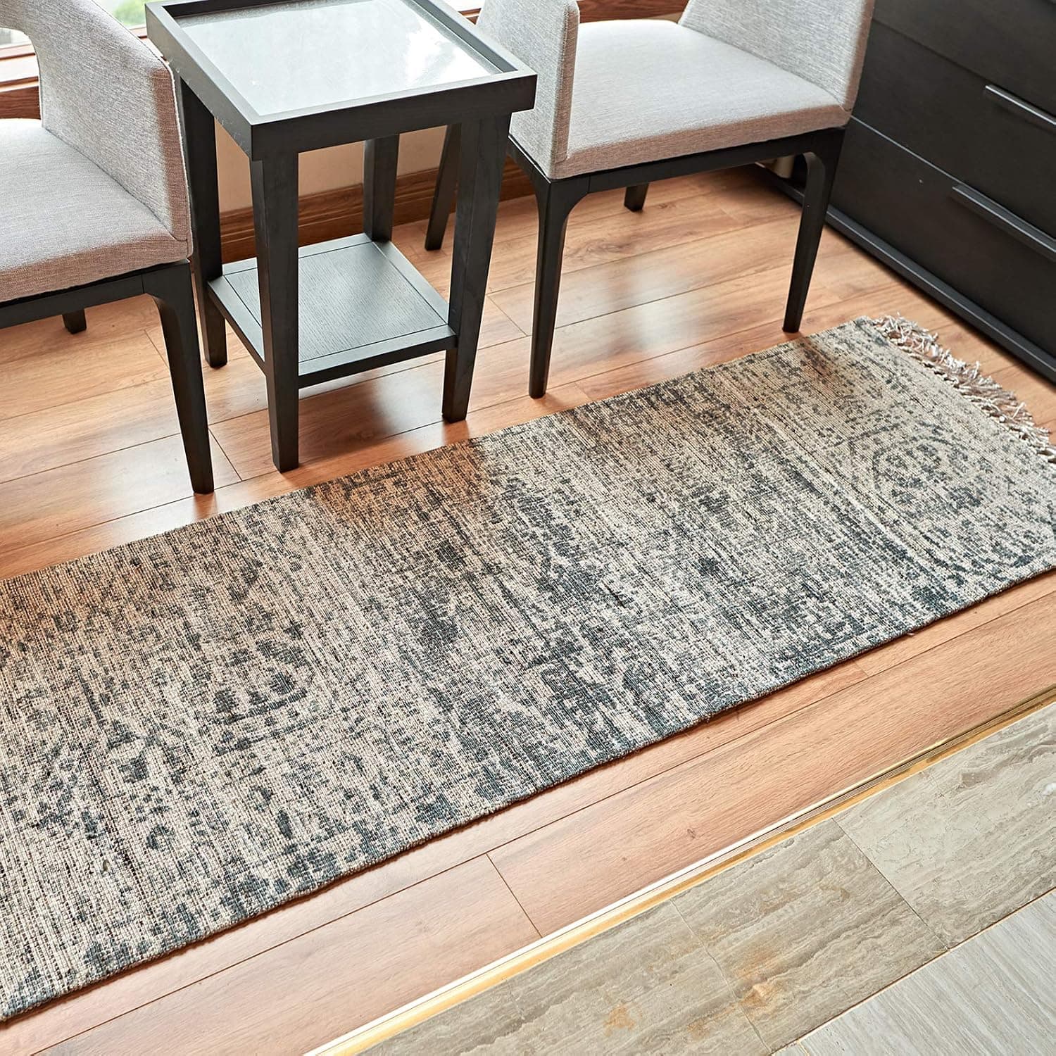MOTINI Boho Runner Rug Traditional Handwoven Area Rug Chic Vintage Runner Rug with Tassel Hallway Entry Kitchen Carpet (2'x6')