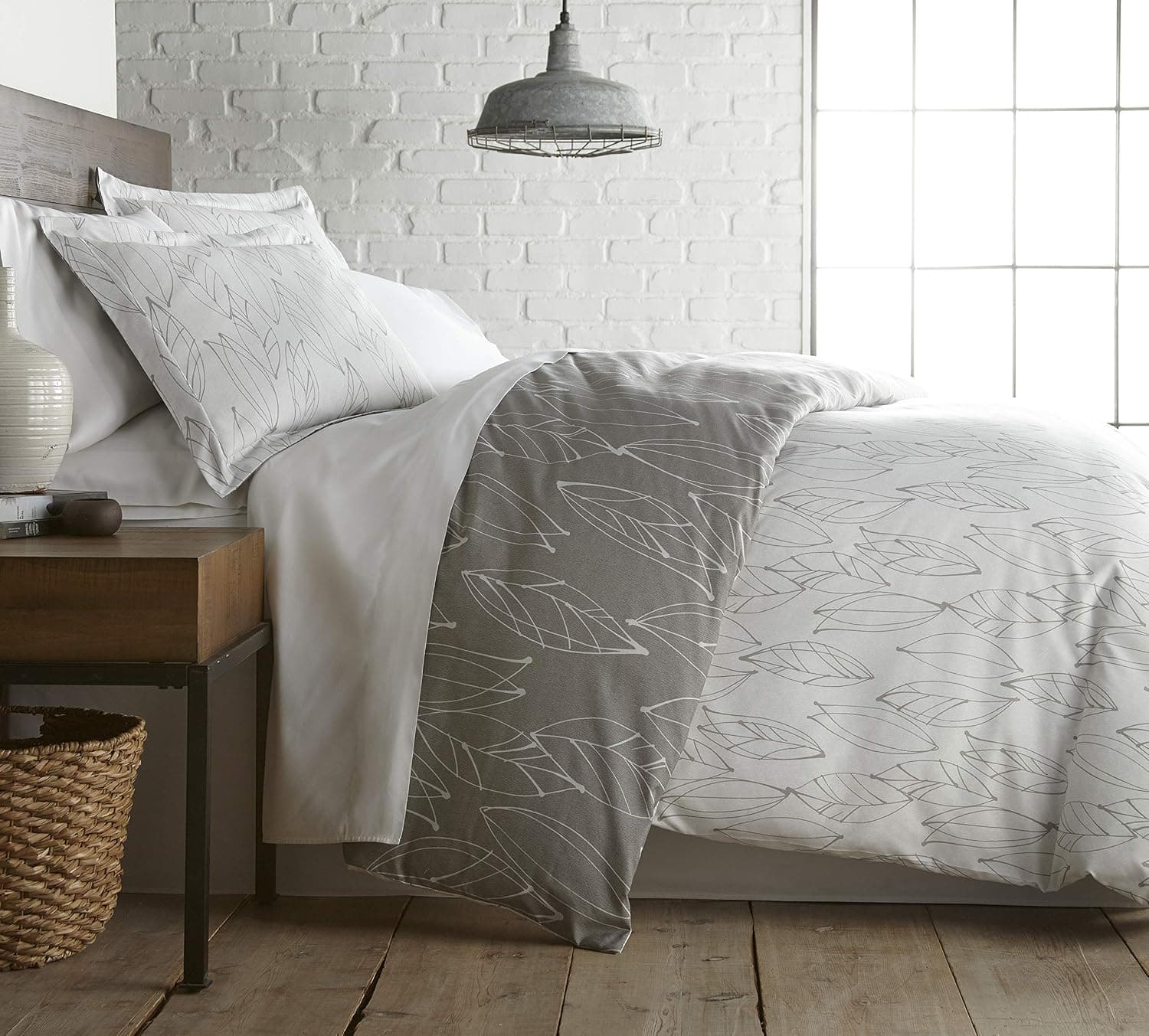 Southshore Fine Living, Inc. Modern Foliage Collection - Premium Quality, All-Season Down Alternative Easy Case, Over-Sized 3-Piece Comforter Set, King/California King, Grey