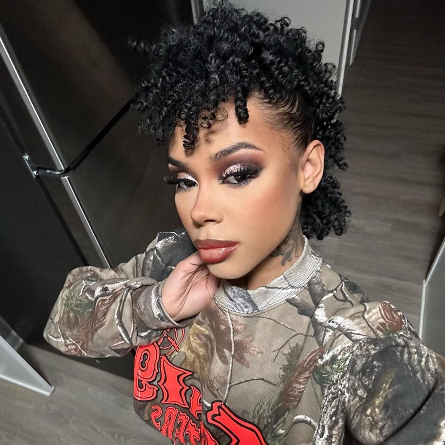CINHOO Jerry Curls Mohawk High Puff Hair Bun Coily Hair Ponytail Drawstring with Bangs Synthetic Fauxhawks Afro High Puff Kinky Curly Pony Tail Clip in on Wrap Updo Hair Extensions for Women (1B)
