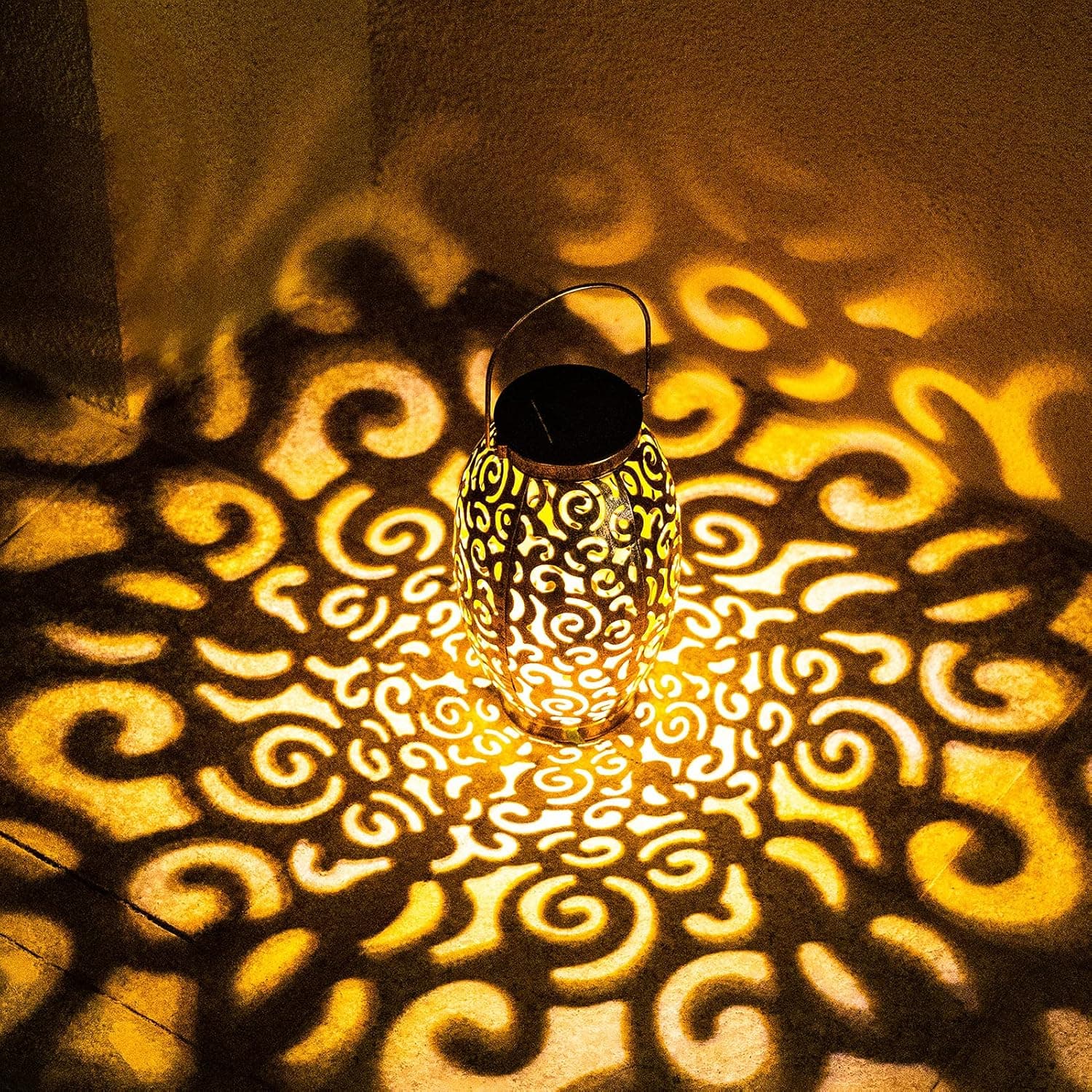 Hanging Solar Lantern Outdoor Lantern Solar lamp with Handle Metal Waterproof Decoration Solar Garden lamp is Used in Courtyard Walkway Garden, Bronze2