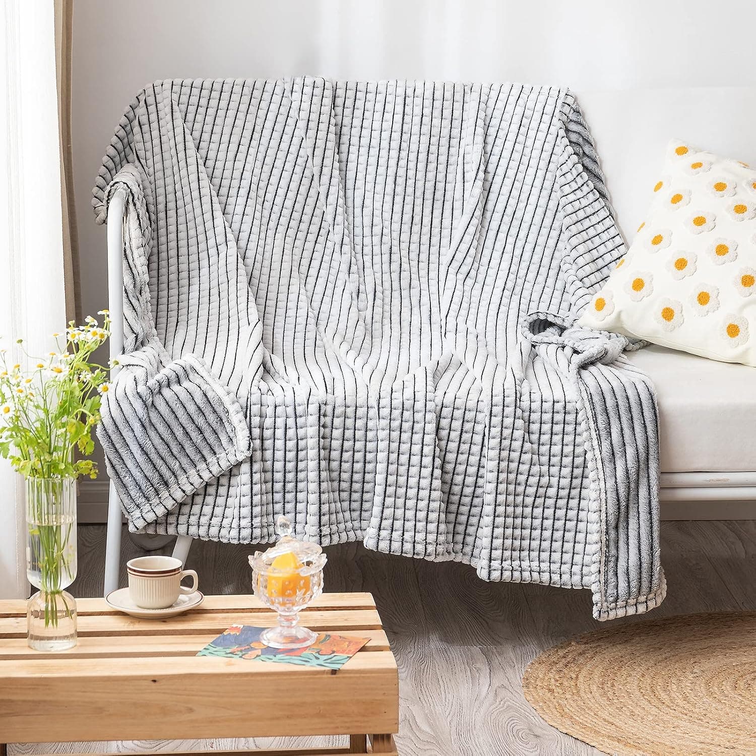 LOMAO Flannel Blanket Throw Blanket Soft Warm Fleece Blanket Lightweight Blanket with Grid Pattern for Couch Sofa Bed Chair Home Decor (Black+Flannel, 51"x63")