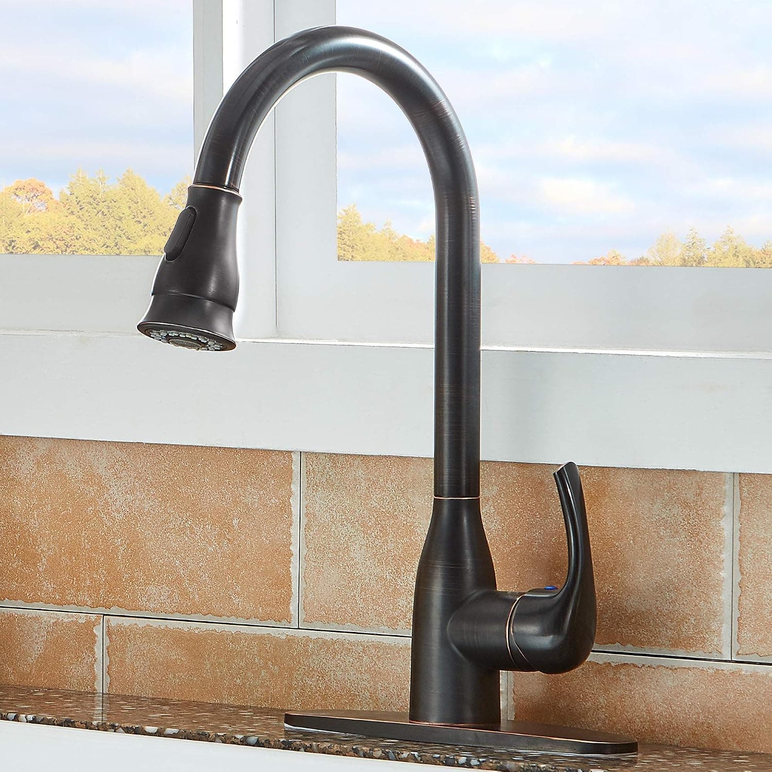 Ufaucet Oil Rubbed Bronze Kitchen Faucet, Solid Brass Single Handle Pull Out Sprayer, Pull Down Kitchen Sink Faucet with Deck Plate