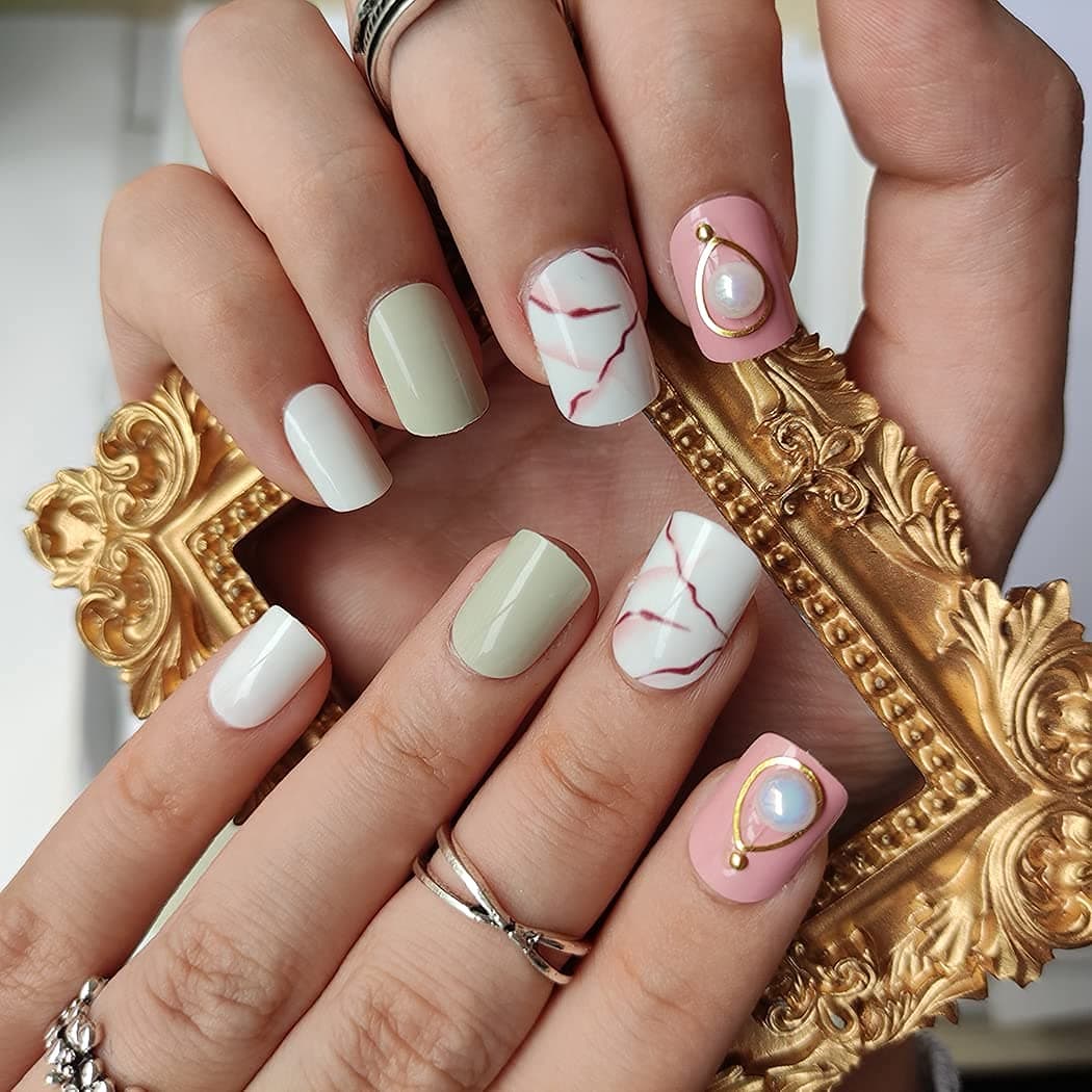Aularso Square Press on Nails Pink Short Fake Nails Pearl Marble False Nails Tips Glossy Full Cover Acrylic Nails Instant Faux Nails Party Stick on Nails for Women and Girls 24PCS