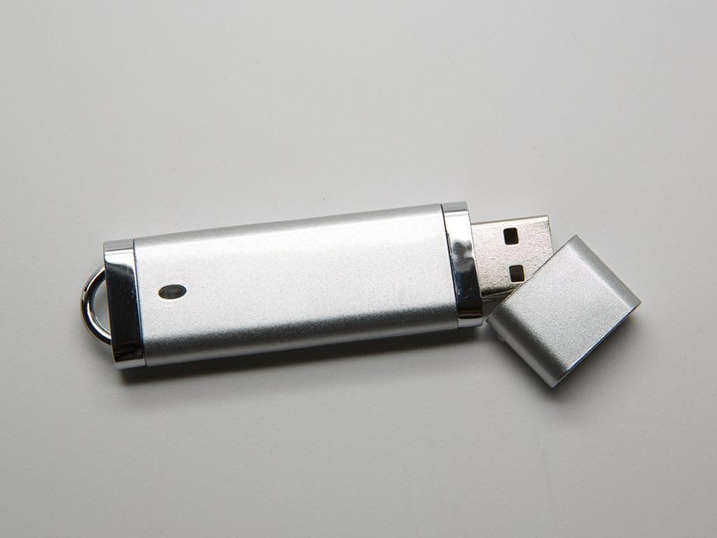 10 4 GB Flash Drive - Bulk Pack - USB 2.0 4GB Snapcap Design in Silver