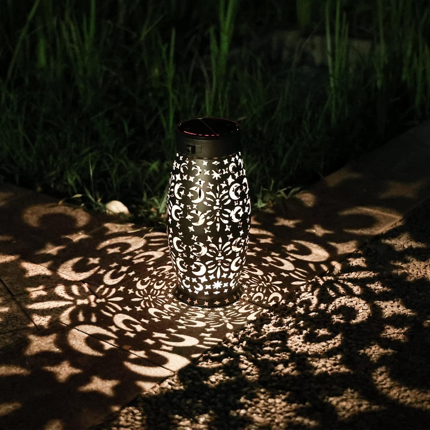 Solar Lanterns Outdoor Waterproof, Premium Hanging Solar Lantern Lights with Handle, Decorative Retro Metal Halloween Lantern for Patio Table Courtyard Pathway-1 Pack