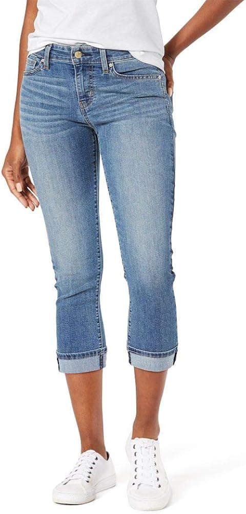 Signature by Levi Strauss & Co. Gold Label Women's Mid-Rise Slim Fit Capris (Available in Plus Size)