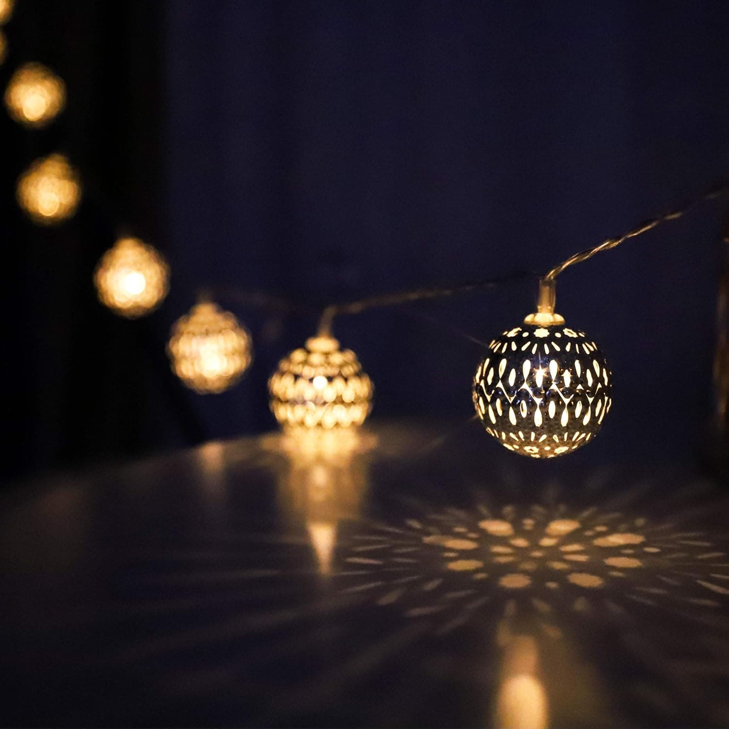 LED Globe String Lights, Warm White Moroccan Lights, Battery Powered, Unique Pattern, 20 Silver Metal Globes, with Battery Save Timer, for Indoor and Outdoor,10ft