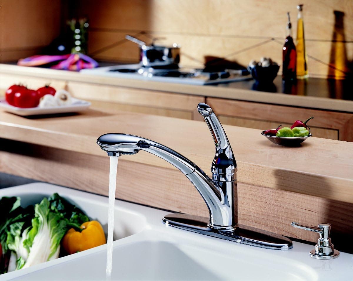 Delta Faucet 470 Signature Single-Handle Kitchen Faucet with Pull-Out Spray, Chrome