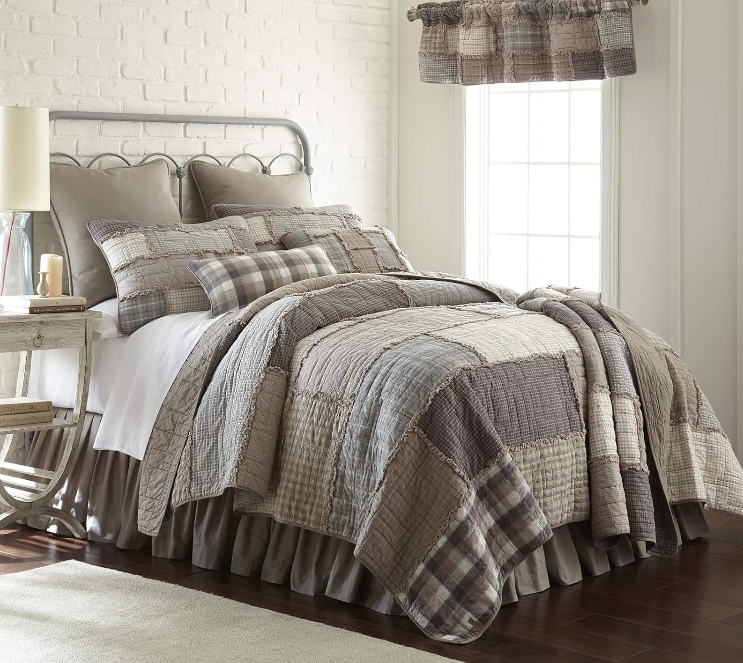 Donna Sharp King Bedding Set - 3 Piece - Smoky Cobblestone Cotton Contemporary Quilt Set with King Quilt and Two Standard Pillow Shams - Machine Washable